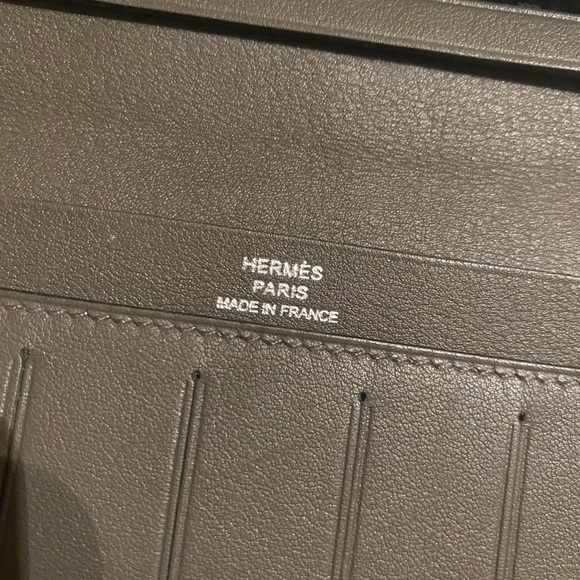HERMÈS Checkbook Holder in gray - Picture 3 of 6